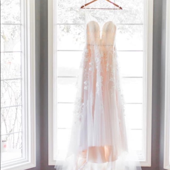 Dresses & Skirts - Wedding Dress